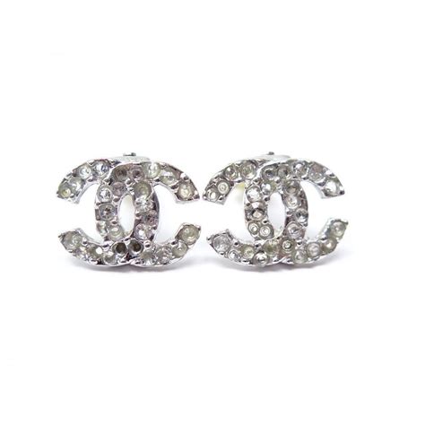 boucles d'oreille logo chanel|Chanel boucles d'oreilles.